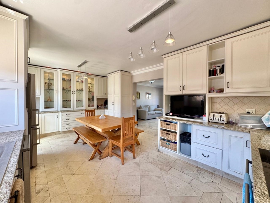 4 Bedroom Property for Sale in Zonnebloem Western Cape